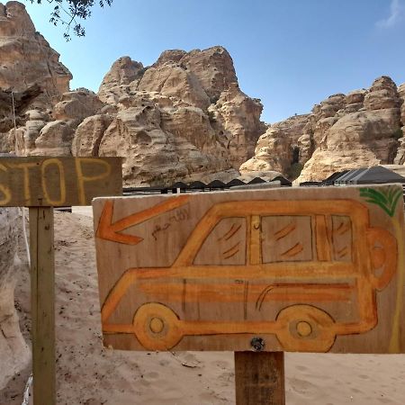 ホテル Ammarin Bedouin Camp ワディ・ムーサ エクステリア 写真